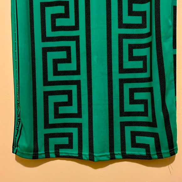M Dress Sleeveless Stretchy Green w Black Design for Summer - Picture 7 of 8